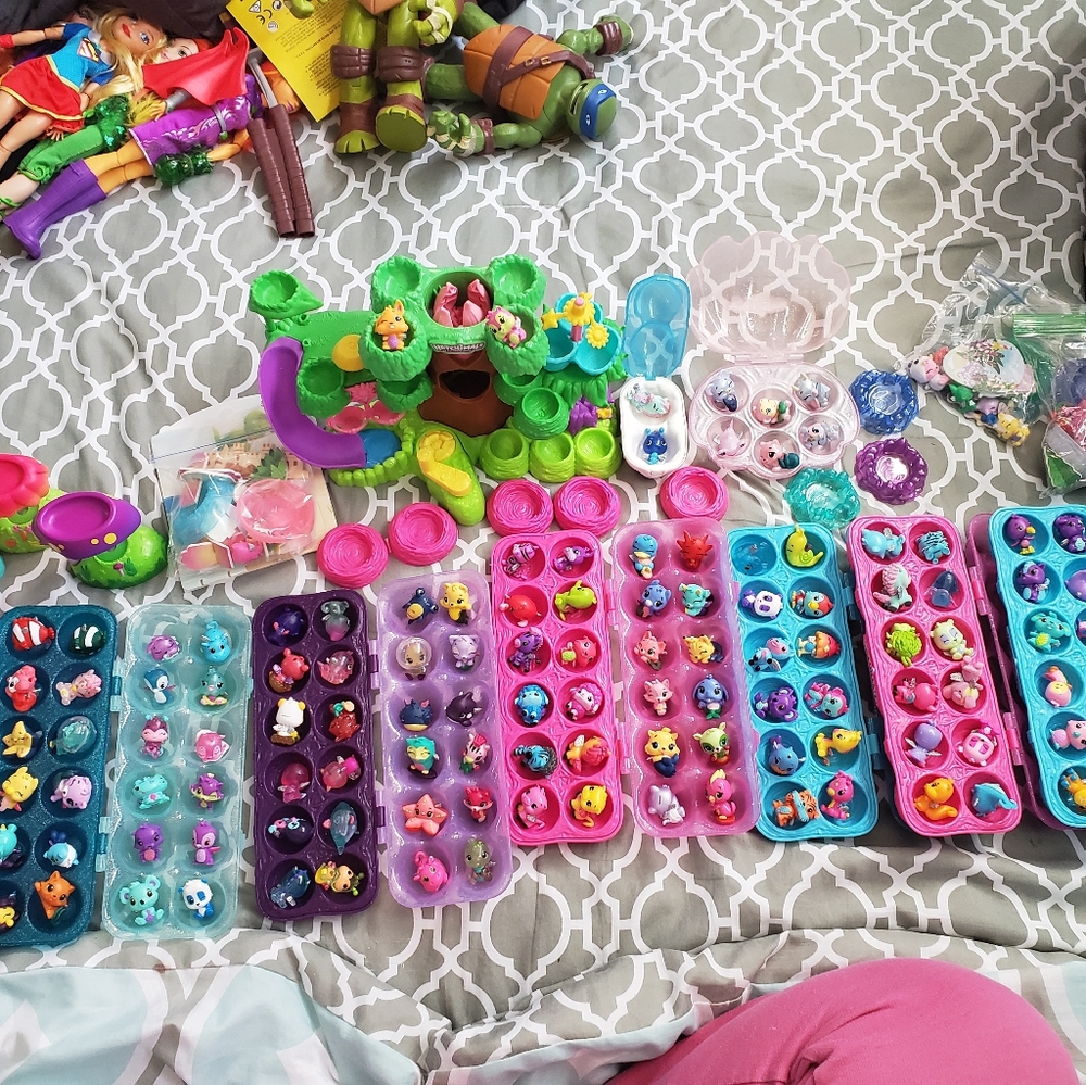 Large hatchimals colleggtibles lot